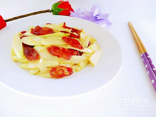 腊肠炒茭白的做法