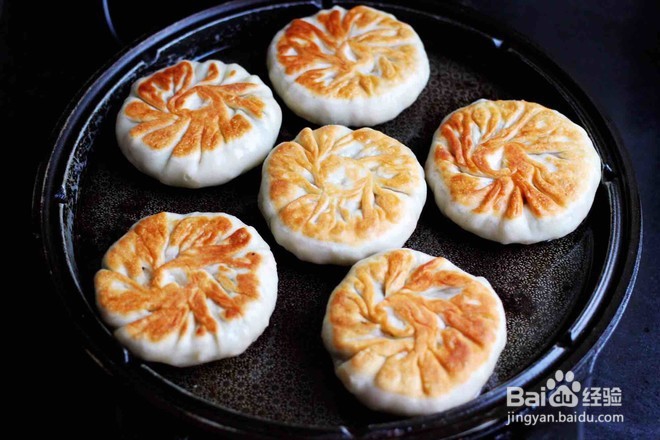 如何做出香味十足的猪肉白菜豆干馅饼