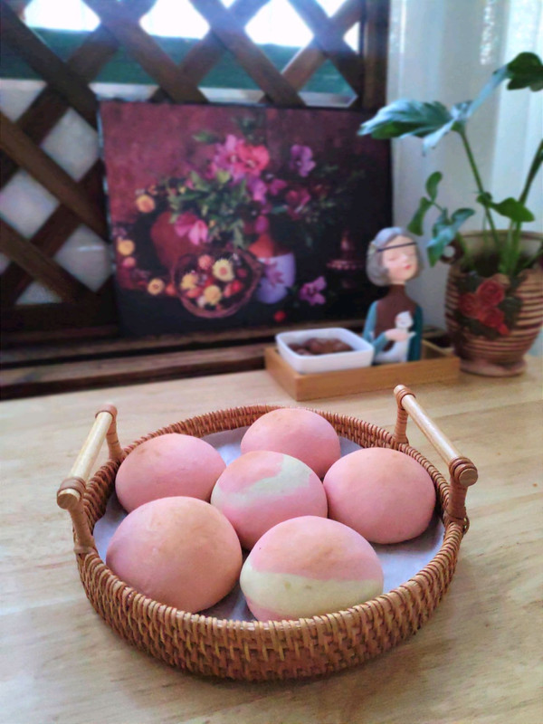 粉嫩嫩红丝绒小餐包