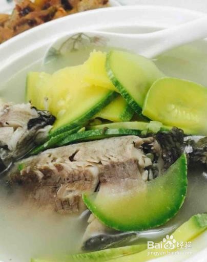 小南瓜鲫鱼汤--美食教程