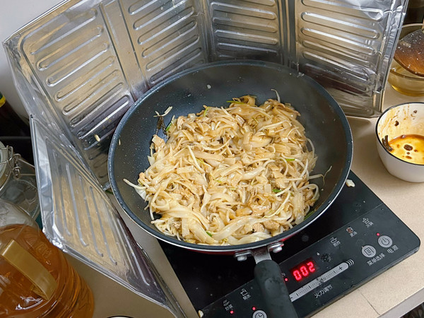 瘦肉豆芽炒河粉