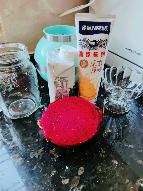 香甜火龙果奶昔