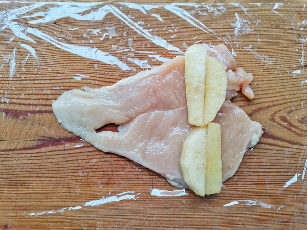 鸡肉培根苹果卷