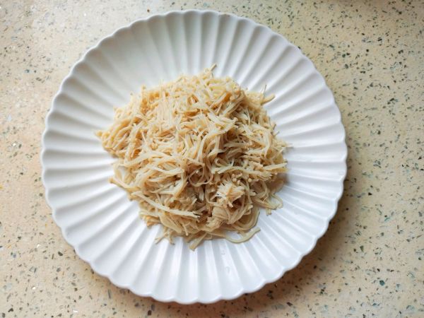 凉拌香菜金针菇