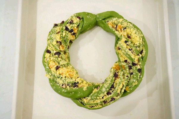 缤纷抹茶花环面包