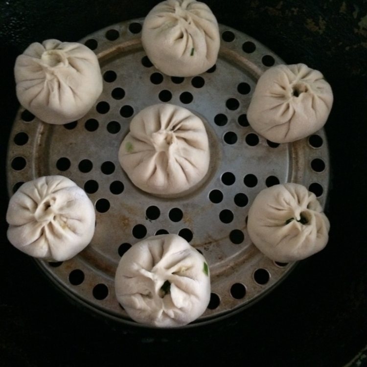 韮菜鸡蛋木耳包子的做法