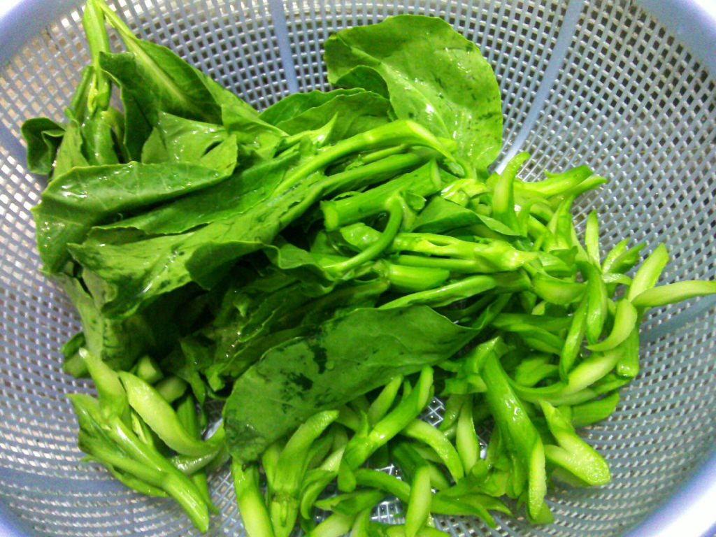 芥兰炒腊肠的做法，妈妈们学会了吗？