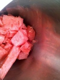 冰凉解暑的西瓜汁