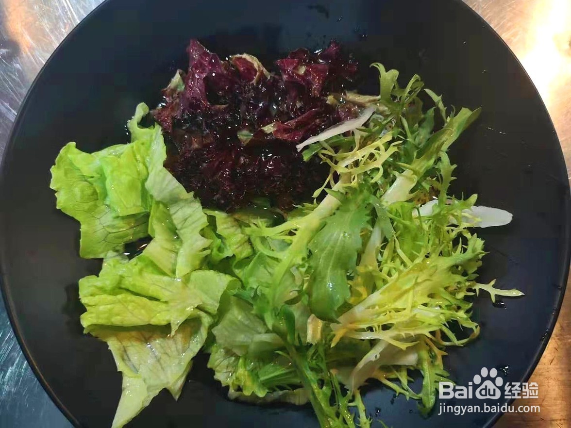 如何制作三文鱼沙拉？