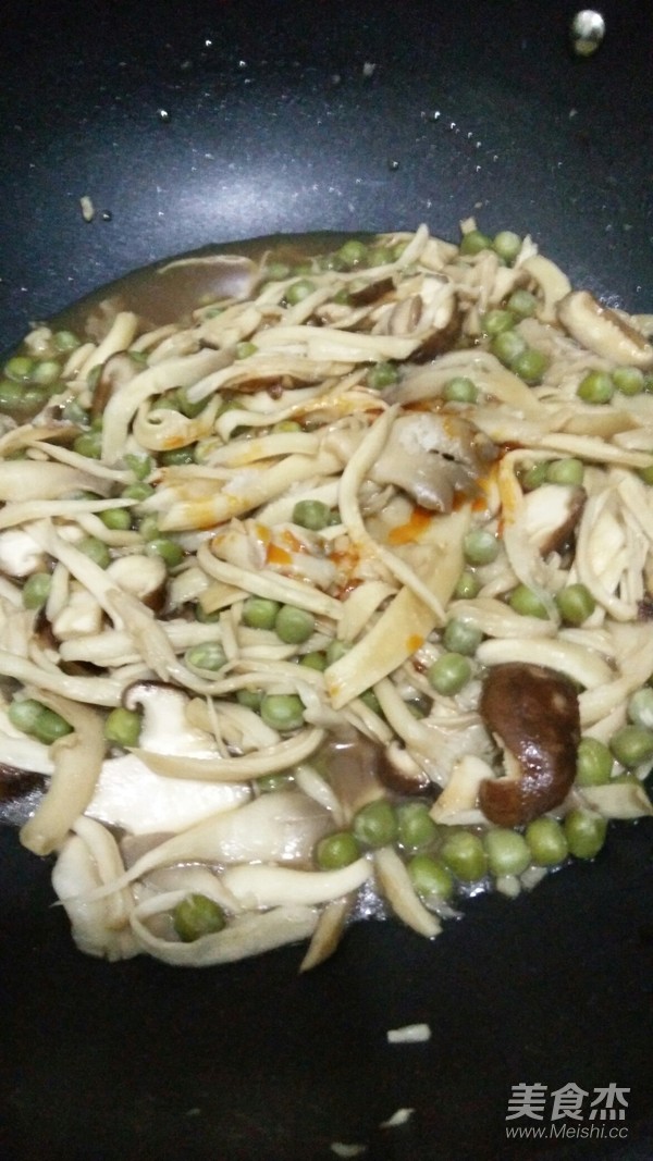 杂菇炒豌豆的做法
