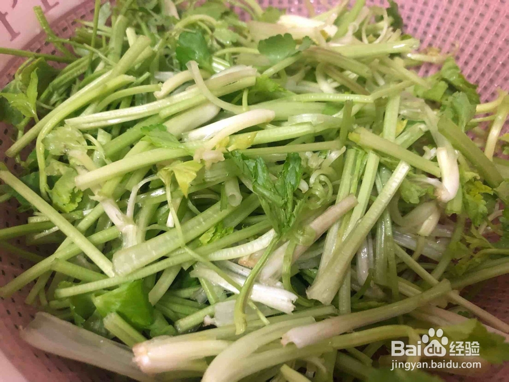家常炒芹菜的做法