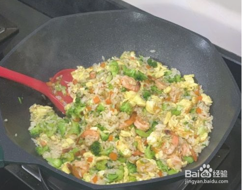西兰花虾仁炒饭