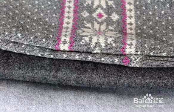 几个步骤就能让旧毛衣变为家居鞋