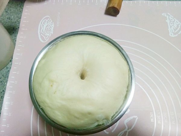 #美的FUN烤箱·焙有FUN儿#椰蓉蔓越莓潜水艇餐包