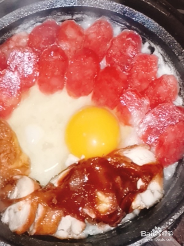 美味家常鸡腿腊肠煲仔饭