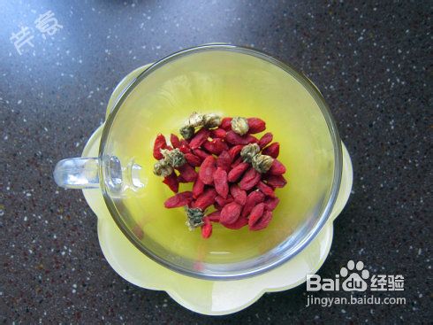 菊杞蜂蜜茶的做法