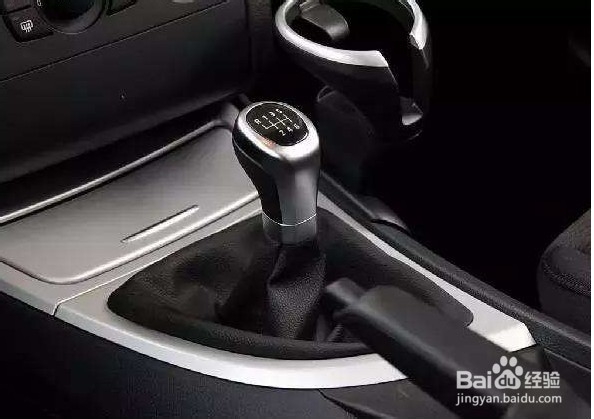 后驱车下雪天解决办法