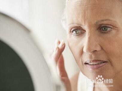 油溅脸上后落下黑斑怎么去除