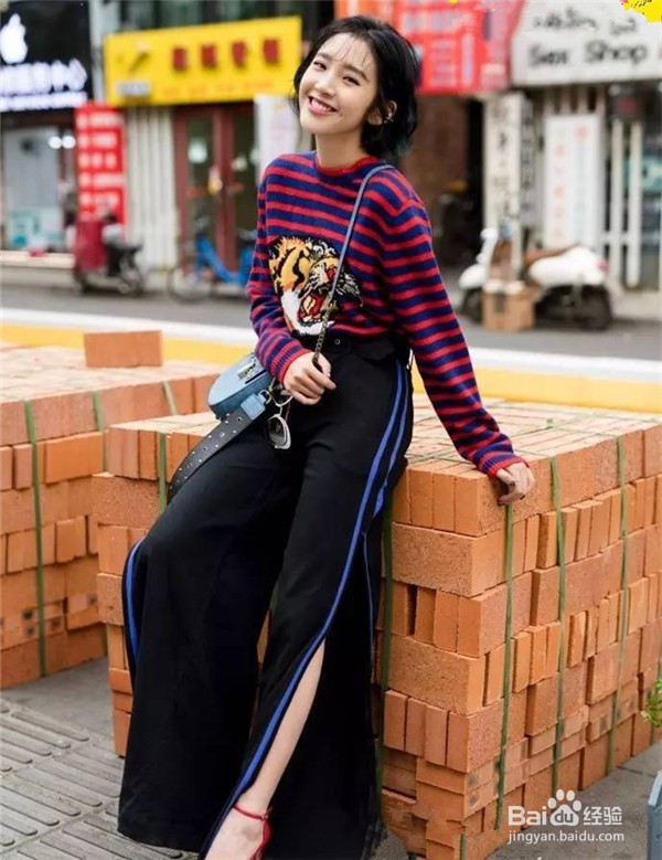 裤子开衩了？小宋佳李宇春教你这样穿更时尚！