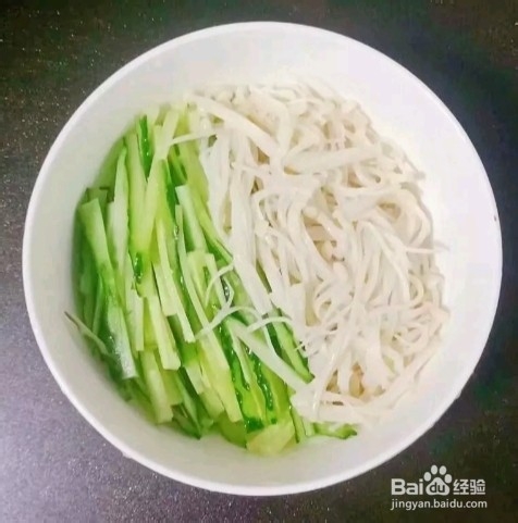 凉拌黄瓜金针菇