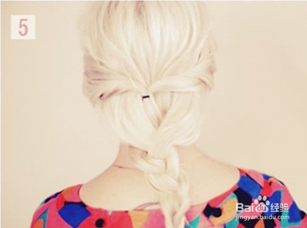 低盘发显慵懒编发