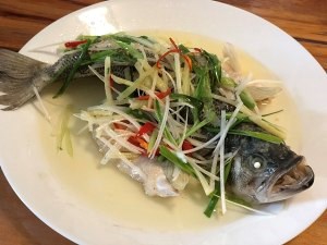 如何制作考究的清蒸鲈鱼 ？