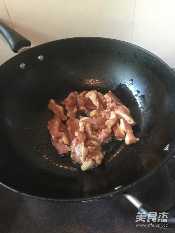 焖猪颈肉的做法