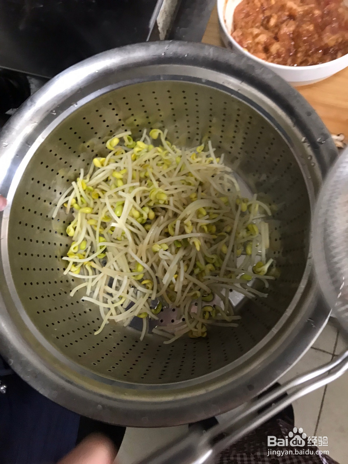 妈妈牌豆芽丸子汤的做法