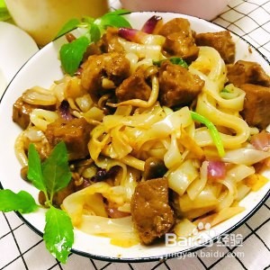 雪花牛肉粒炒河粉的做法