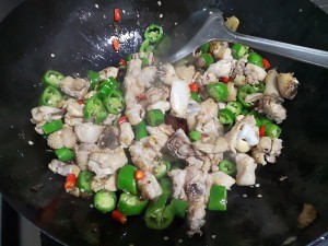 教你怎么做干锅麻辣鸡肉