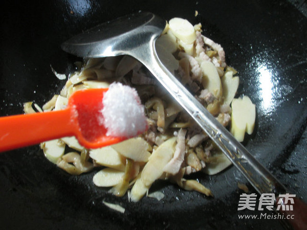 榨菜丝五花肉炒鞭笋