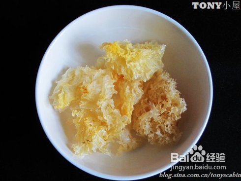 如何炖出有胶质的银耳------银耳莲子羹