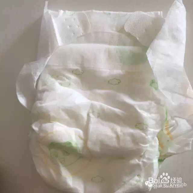 如何正确给宝宝穿纳可纸尿裤