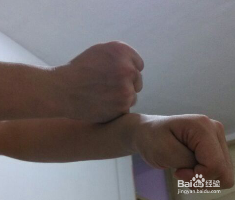 敲大肠经治便秘