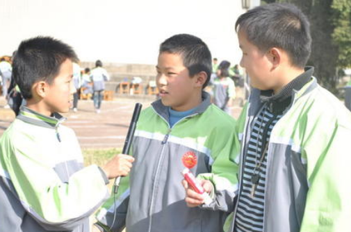 适合做校园新闻采访的主题有那些，因为是第一次采访，希望内容能好做一点