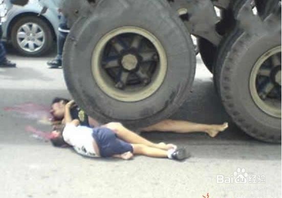 发生交通事故车祸现场如何急救？