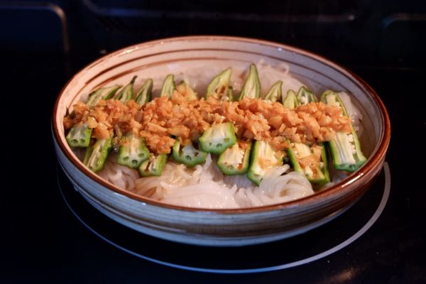 蒜香魔芋蒸秋葵