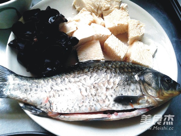 鲫鱼冻豆腐汤