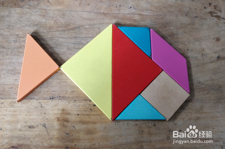 用七巧板怎样拼一条鲫鱼？