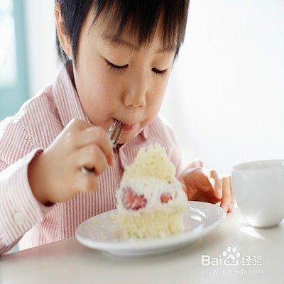 <b>怎样才能减少 饮食对宝宝脑部发育的损害</b>