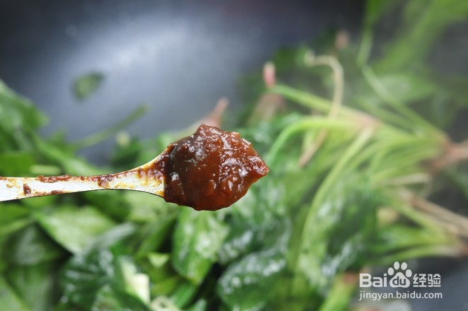如何制作蒜蓉黄豆酱菠菜