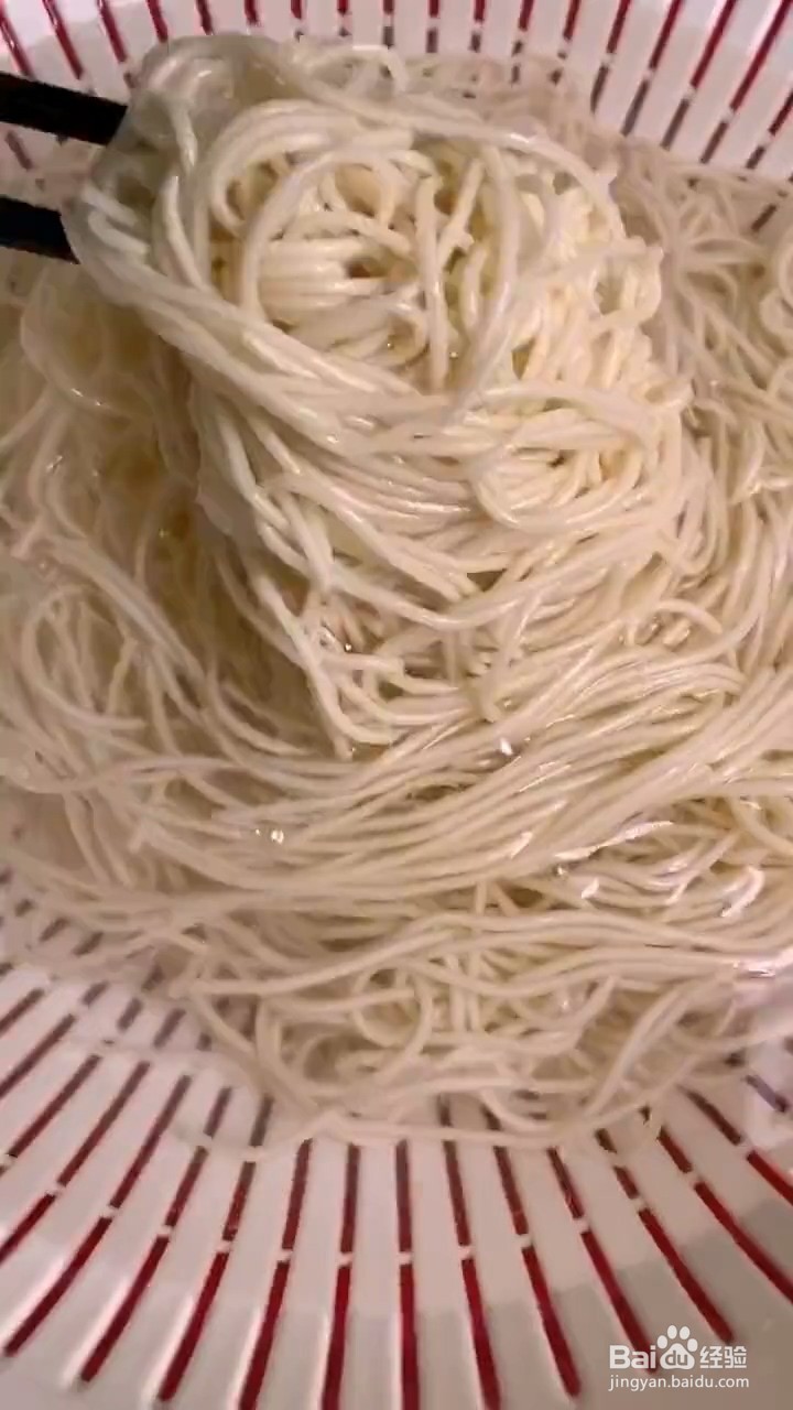 如何自制美味好吃的家常凉拌面条