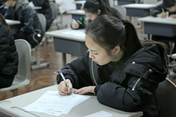 我女儿考研成功升学宴微信请柬怎么写