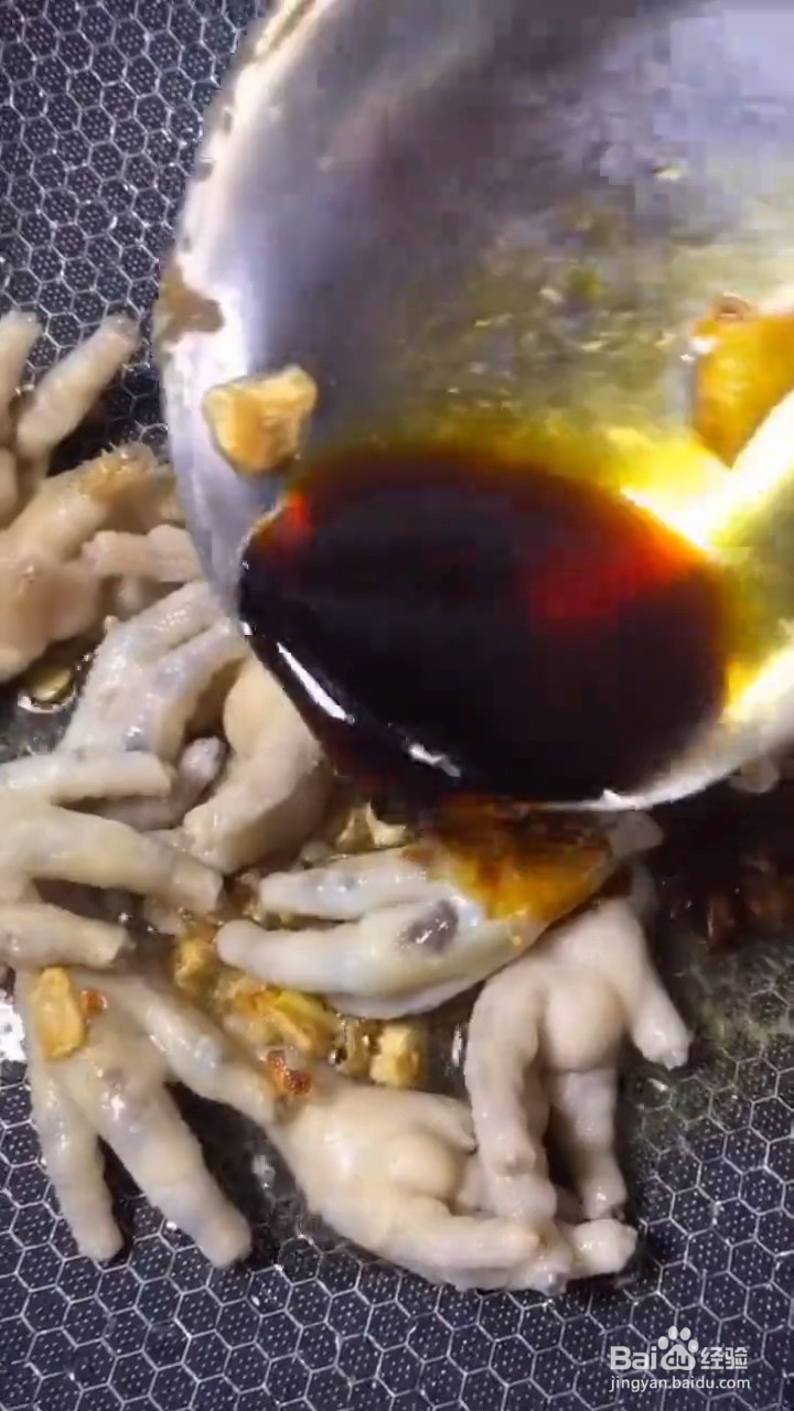 如何自制美味好吃的香辣鸡爪