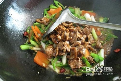 美味午餐:蒜白爆炒羊肉的做法