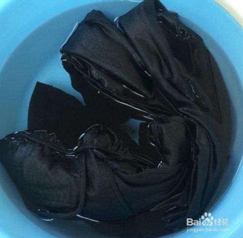 牛仔裤掉色怎么处理才不掉色用白醋和盐哪个更有效(牛仔裤掉色怎么处理)
