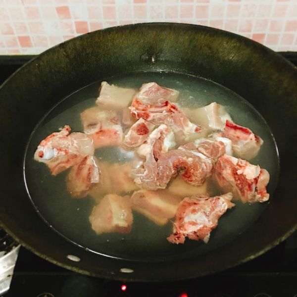 红烧排骨萝卜藕