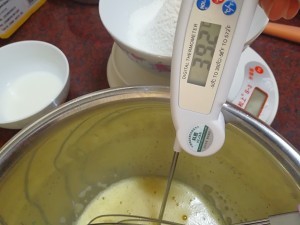 养生食补六寸草莓蛋糕的做法
