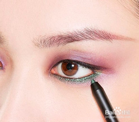迷幻精灵系派对烟熏妆画法 魅紫从中一抹绿眼妆