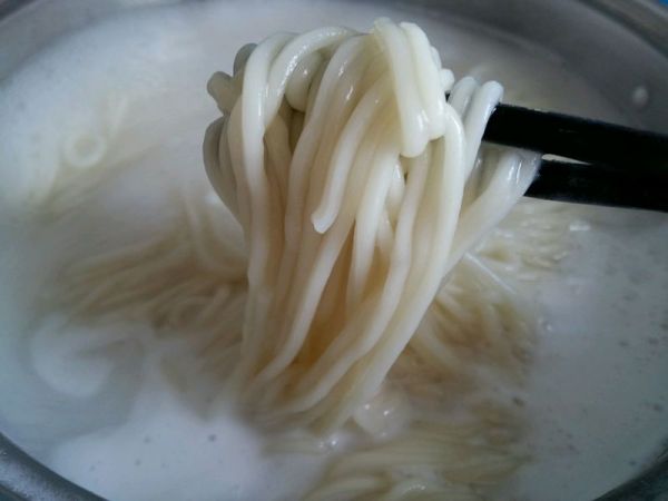 花生酱蔬菜拌面